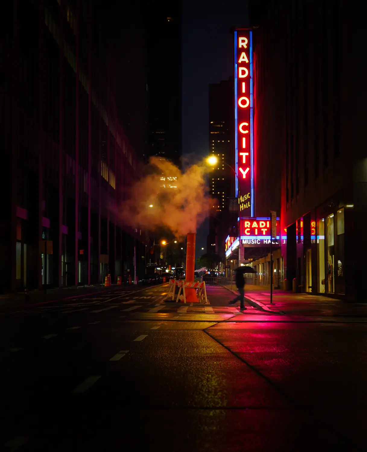 ilka mueller Night Streets New York Radio City