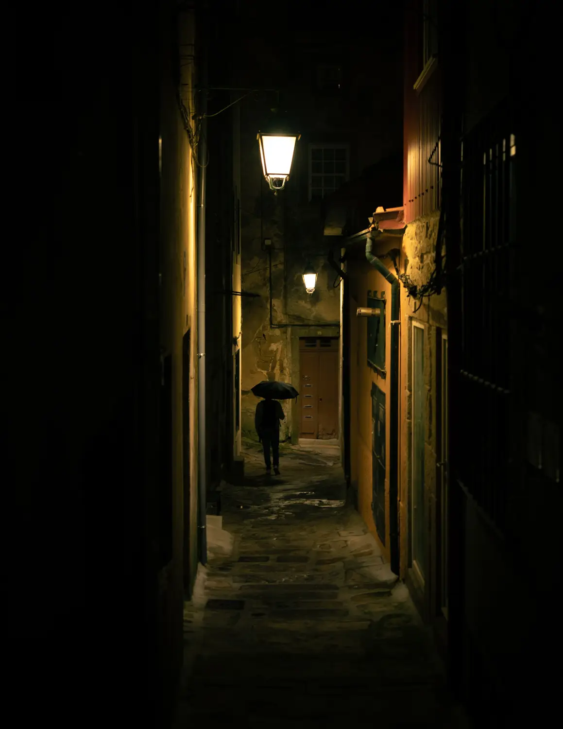 ilka mueller Night Streets Porto Dark Alley